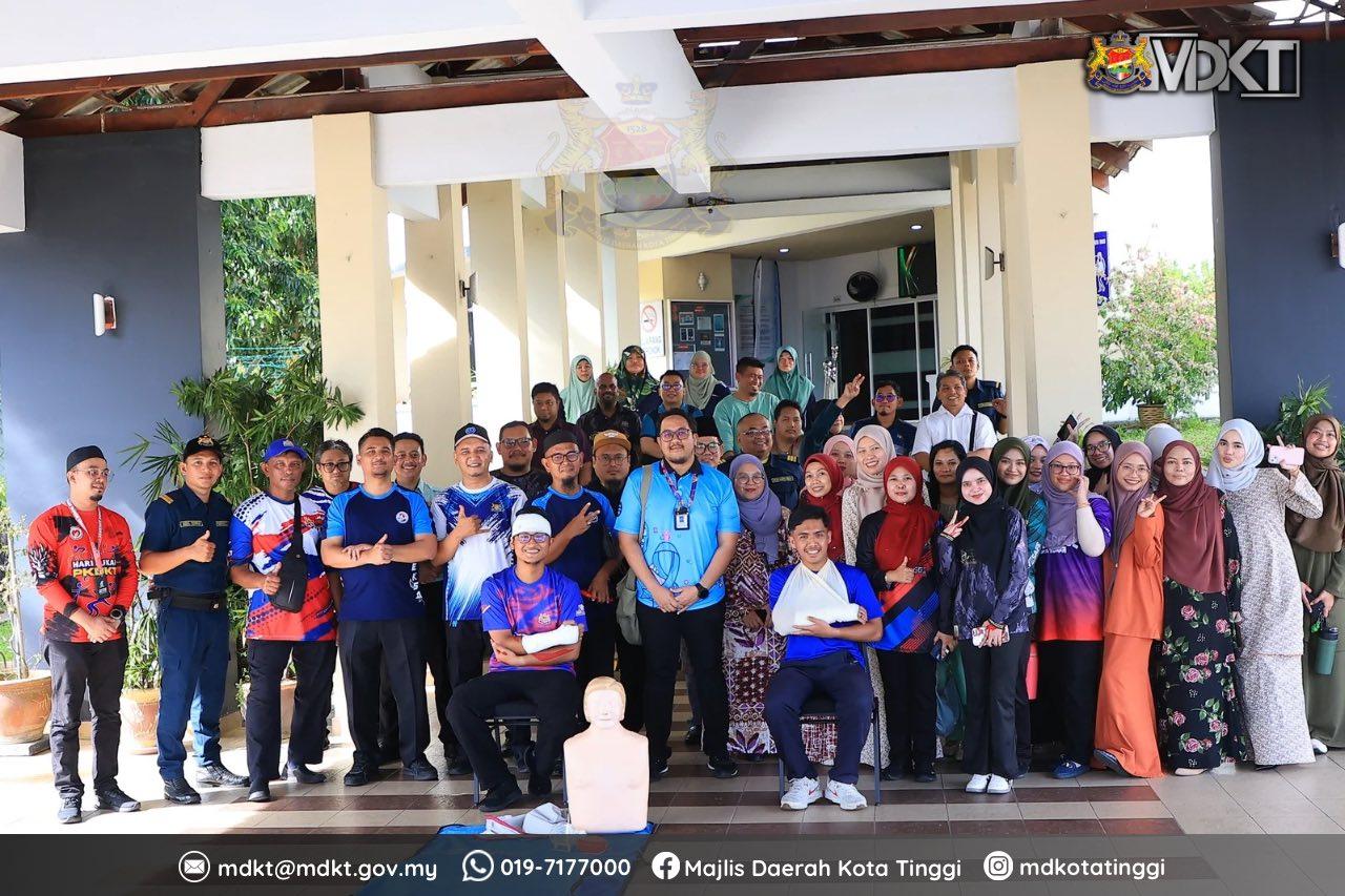 Latihan Kebakaran Dan Bantuan Pertolongan Cemas Warga Kerja Majlis Daerah Kota Tinggi Sempena Sambutan Hari Keselamatan Dan Kesihatan Pekerjaan Sedunia Tahun 2025